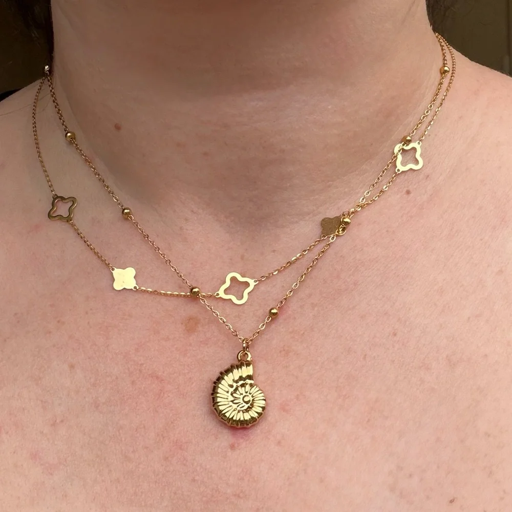 Seashell Pendant Necklace 18k gold plated